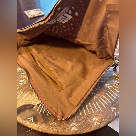 Faux suede fringe detailed tablet/ iPad holder case - Picture 3 of 7